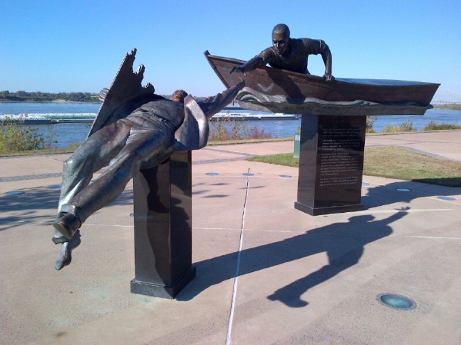 Memphis statue